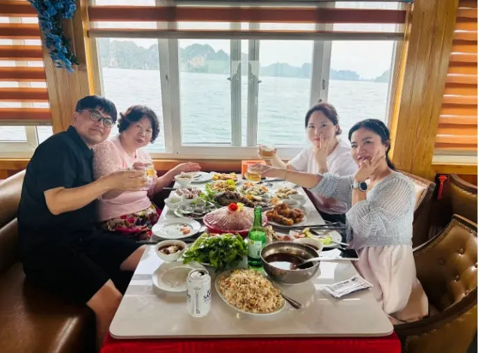Đỗ trung ( 티 ) 와 함께한 4/30~5/4 하노이,하롱베이 8인가족 단독투어